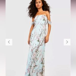 Boohoo off shoulder dress. Runs medium.
